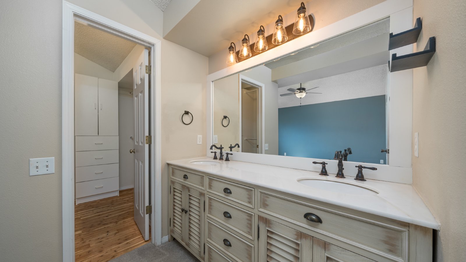 Four bedroom in Gatehouse Village with Fenced Yard and Views! property image