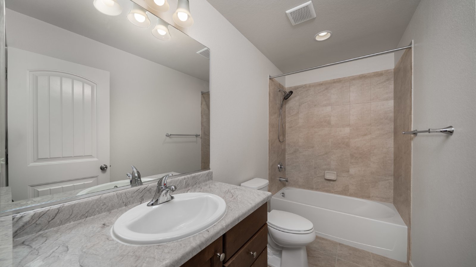 Beautiful 2 Story home in North Fork property image