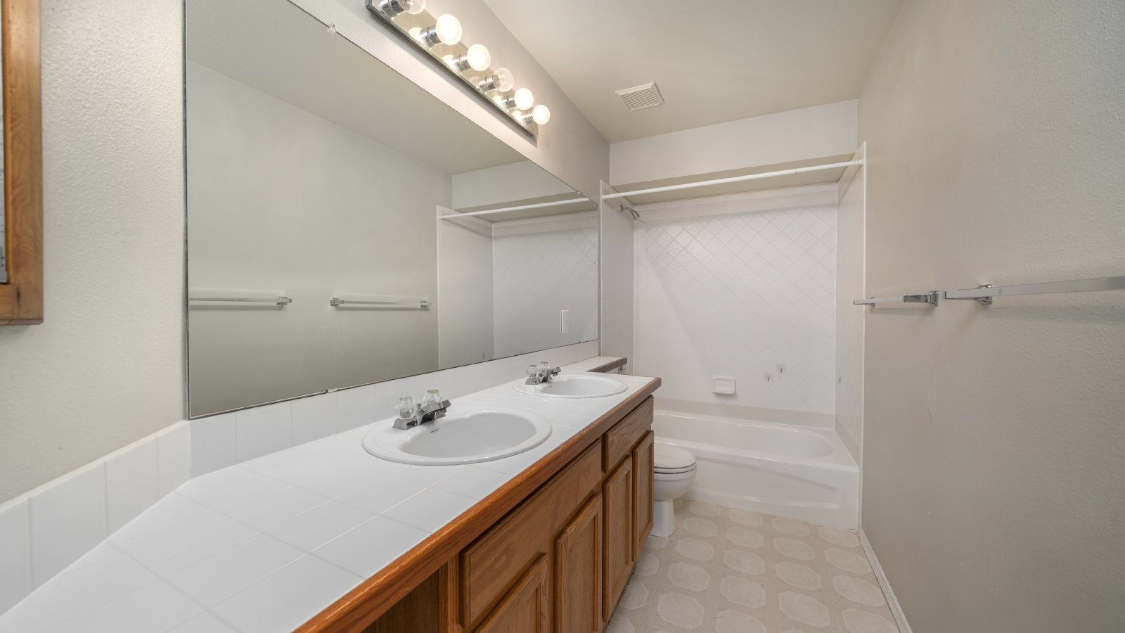 Spacious two story home in Briargate property image