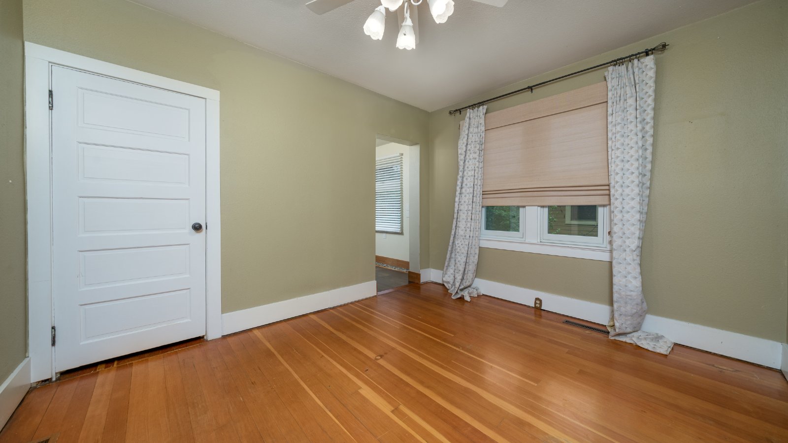 Craftsman Bungalow In Patty Jewett Neighborhood property image