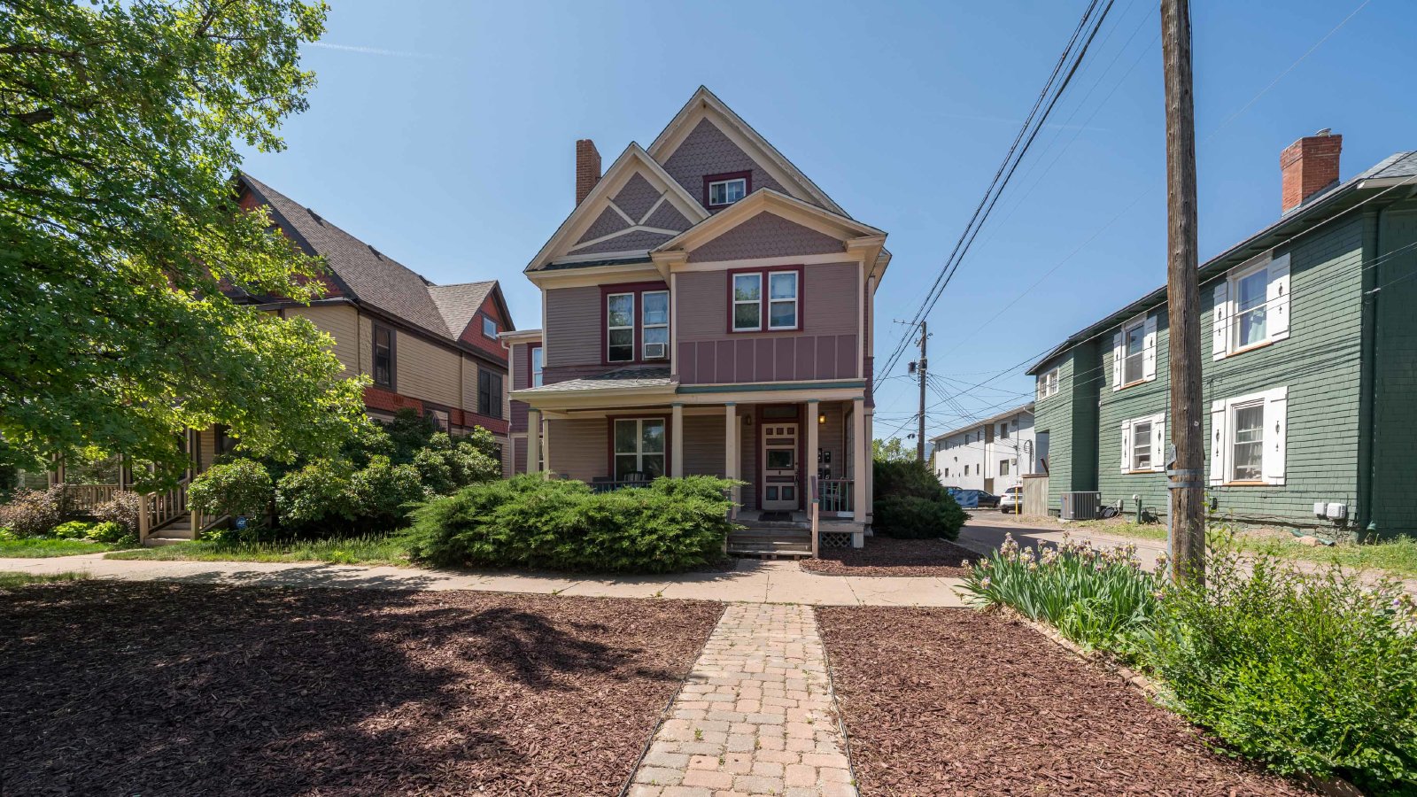 Charming Apartment in Downtown Victorian property image