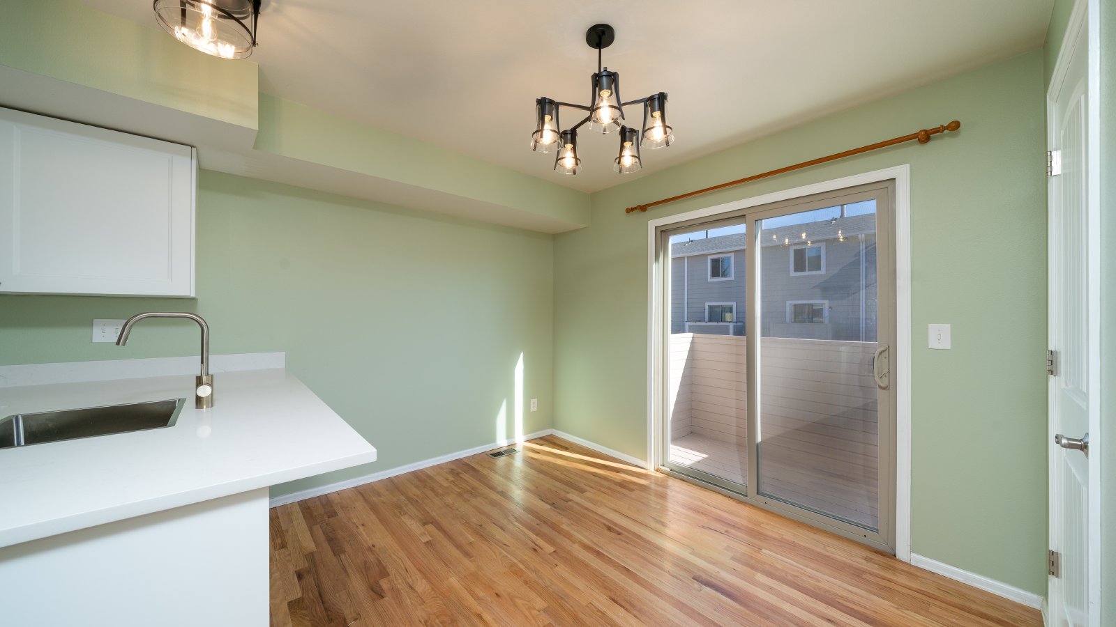 Cute Updated Townhome Near the Powers Corridor property image