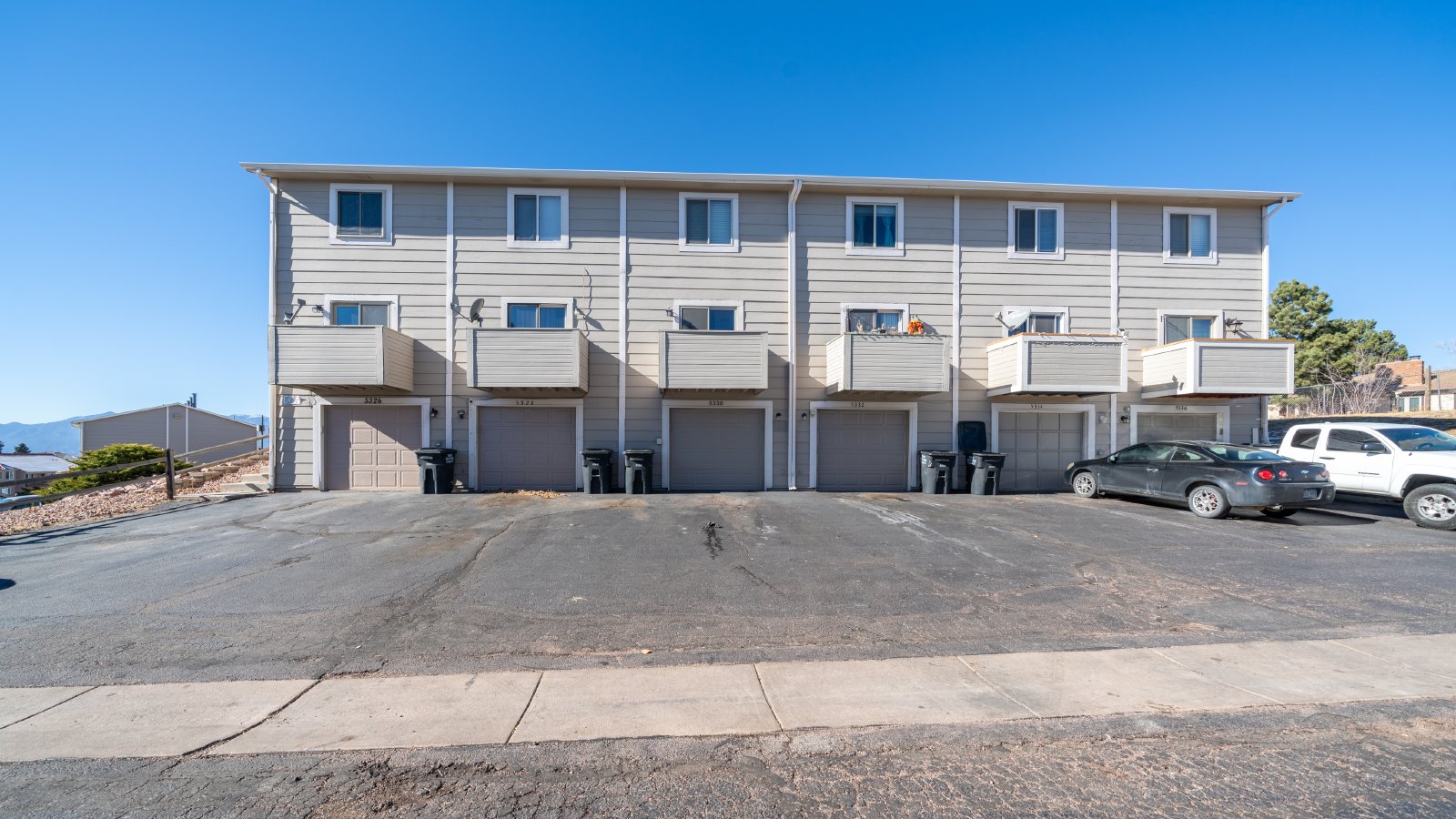 Cute Updated Townhome Near the Powers Corridor property image