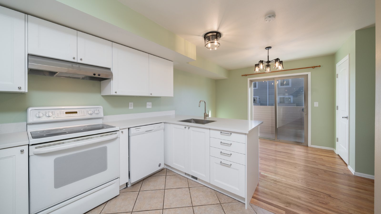 Cute Updated Townhome Near the Powers Corridor property image