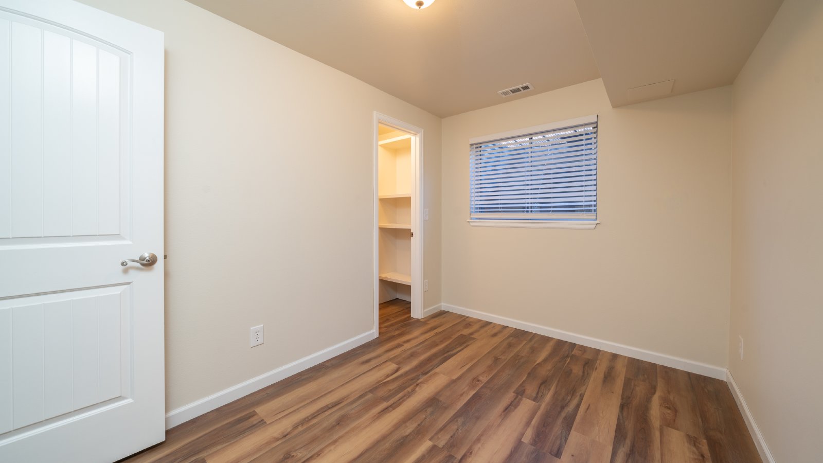 Cute Updated Townhome Near the Powers Corridor property image