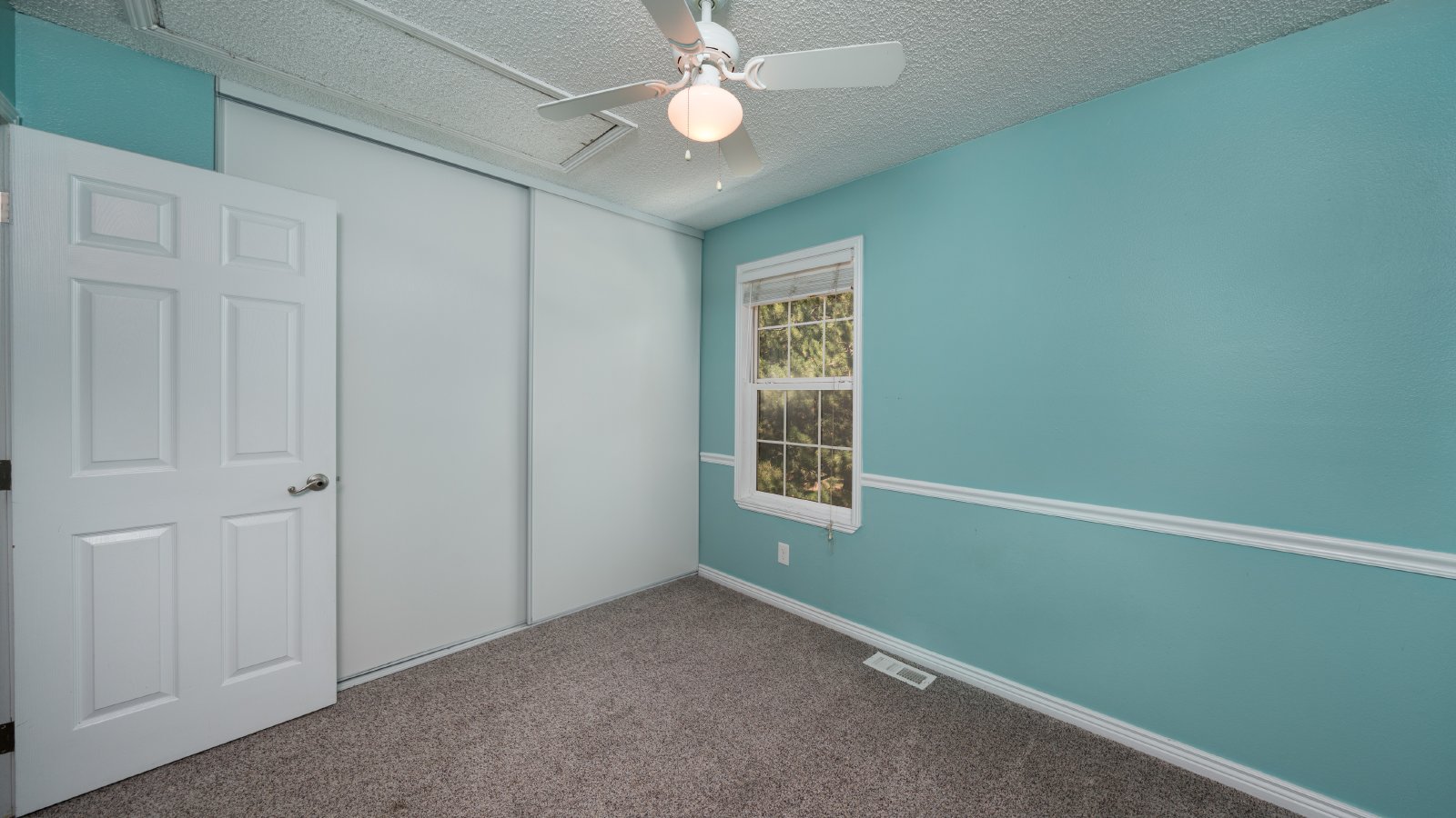 End Unit Townhome in Victoria Village property image