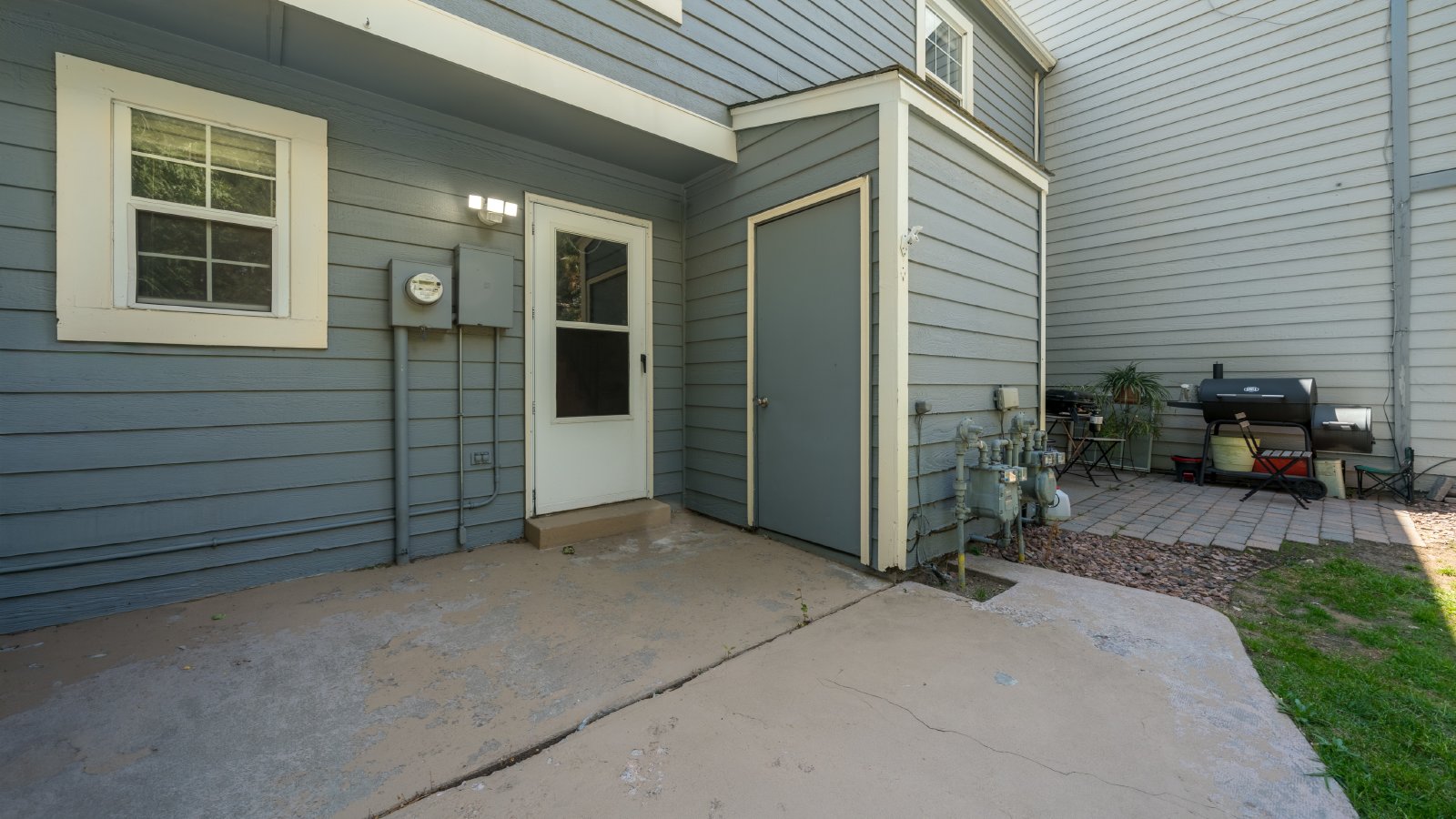 End Unit Townhome in Victoria Village property image