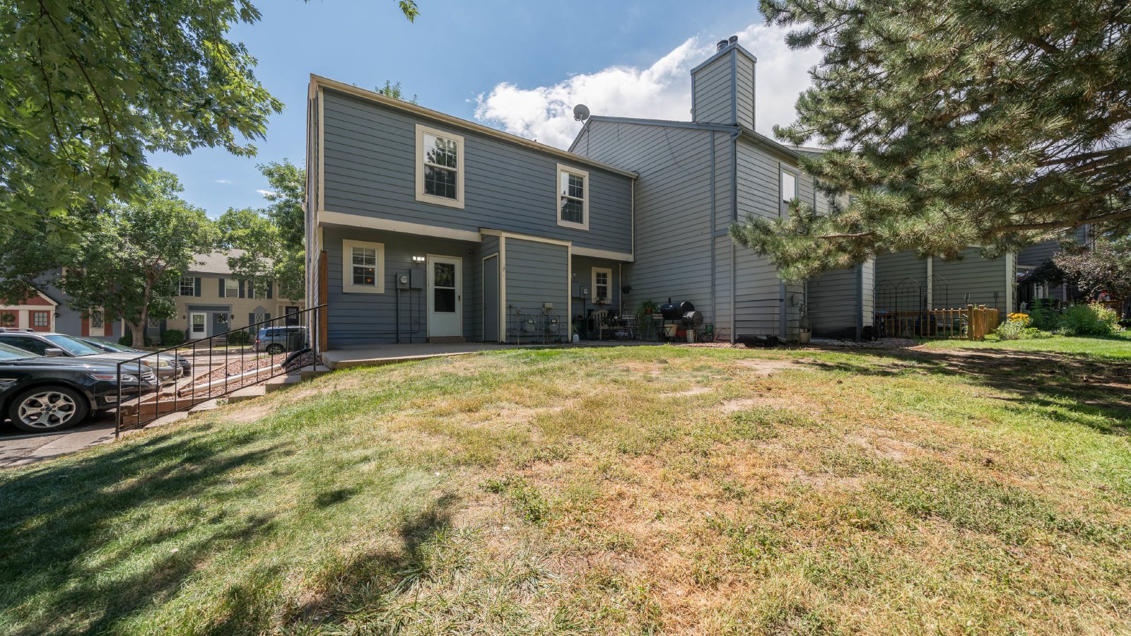 End Unit Townhome in Victoria Village property image