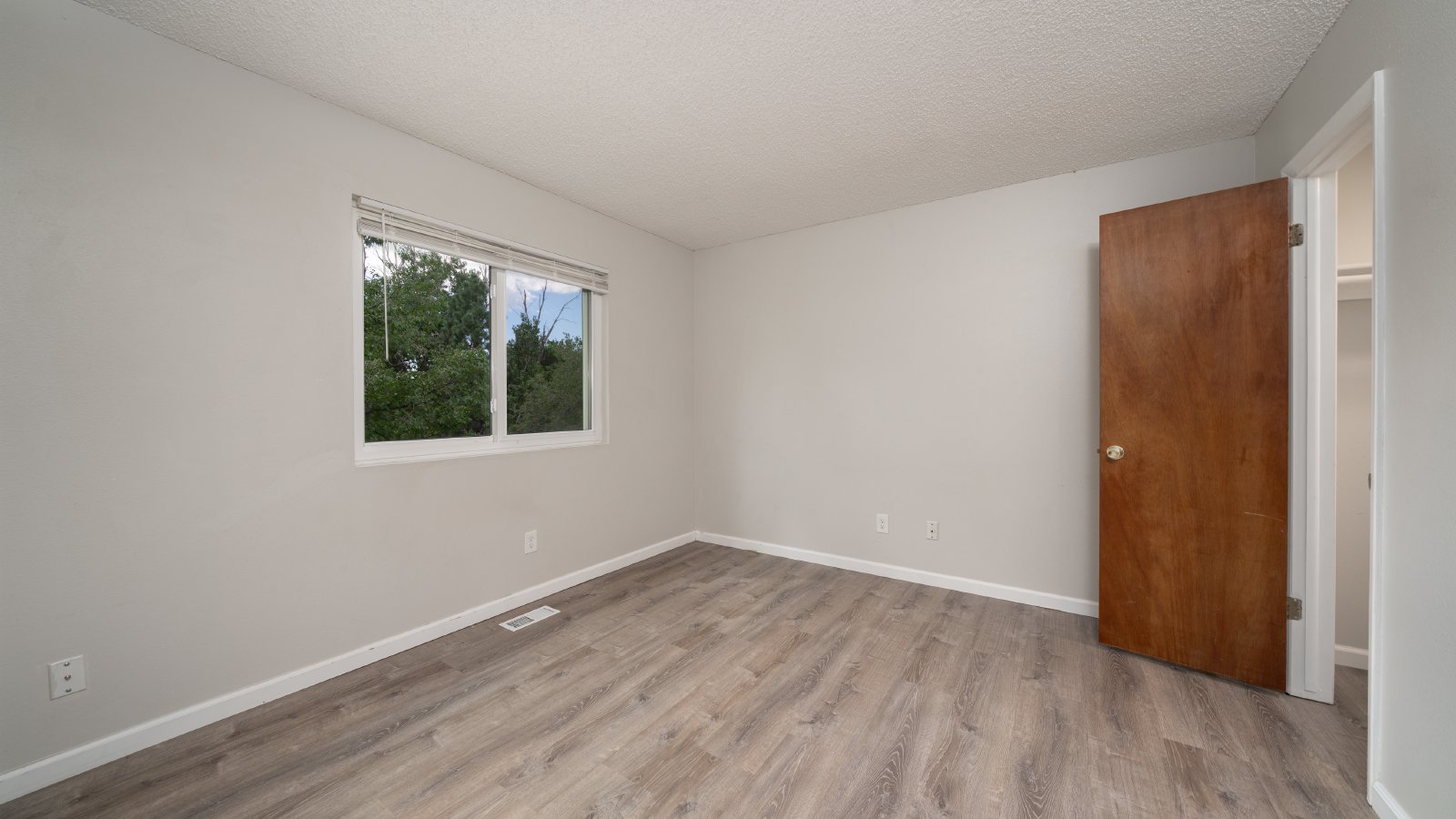 Upper level 2 bed in Old Colorado City property image