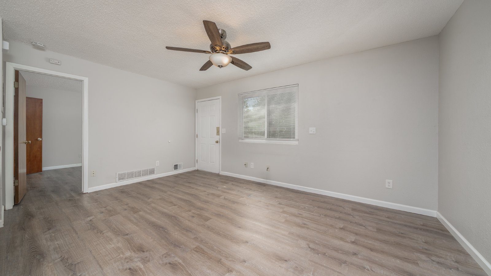 Upper level 2 bed in Old Colorado City property image