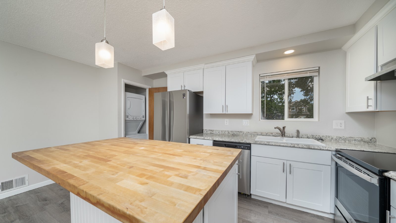 Upper level 2 bed in Old Colorado City property image