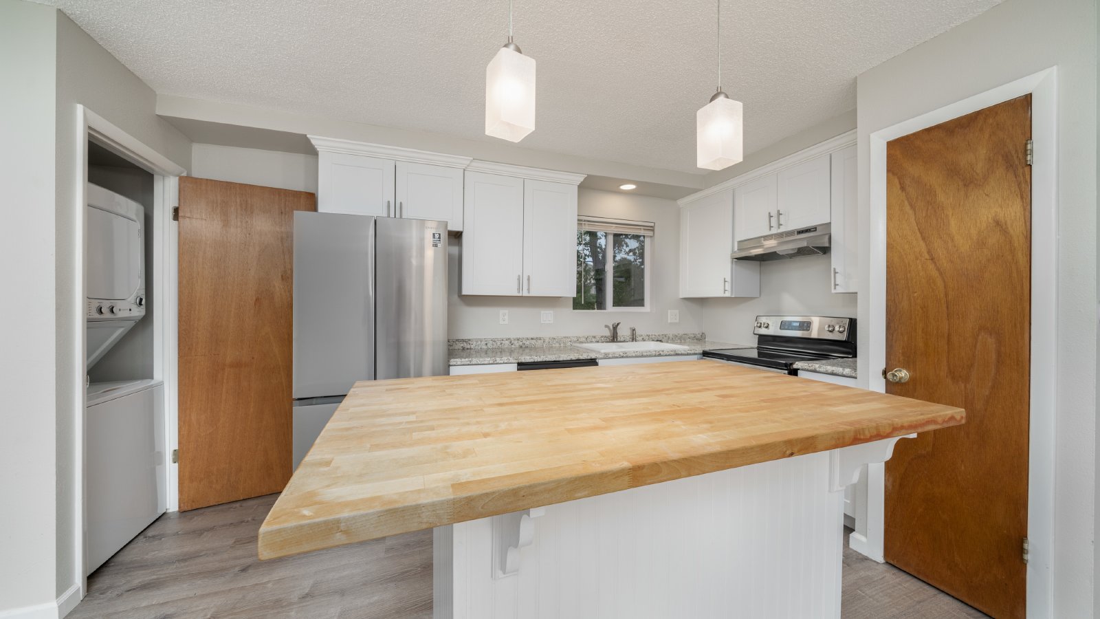 Upper level 2 bed in Old Colorado City property image