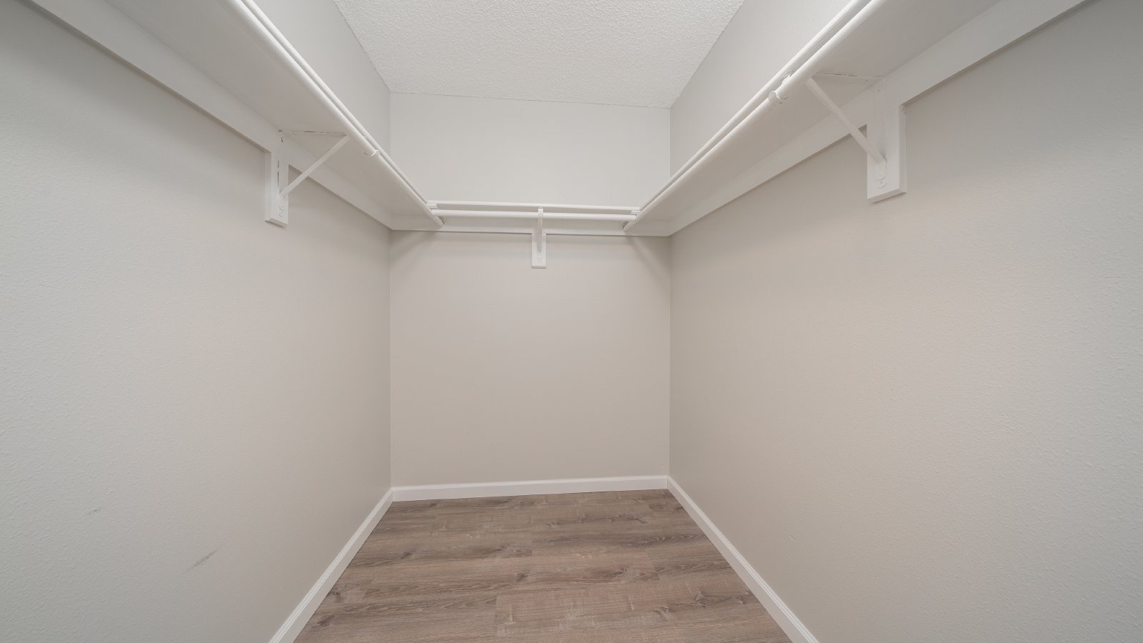 Upper level 2 bed in Old Colorado City property image