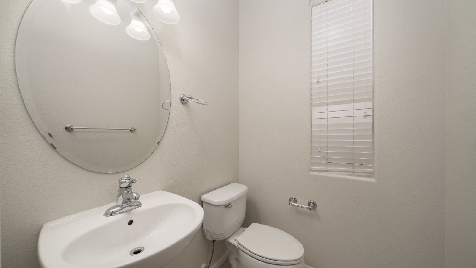 End Unit Townhome in Ridgeview at Stetson Hills property image