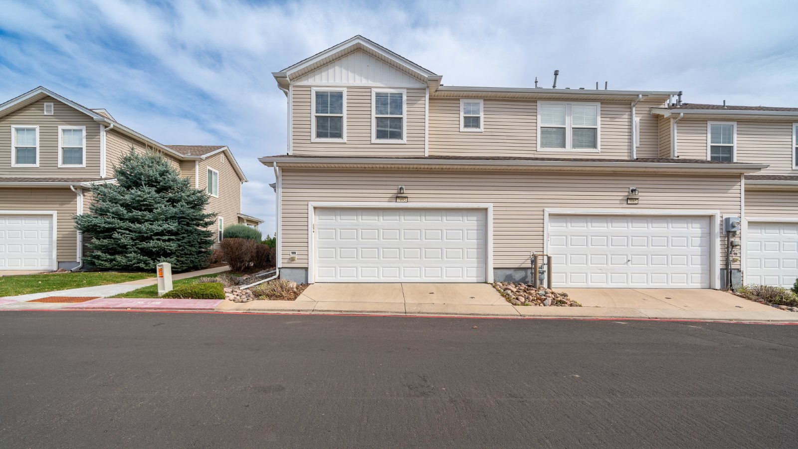 End Unit Townhome in Ridgeview at Stetson Hills property image