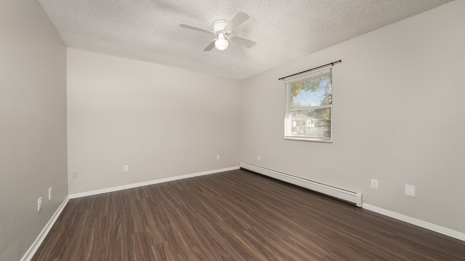 Charming upper level duplex in Knob Hill Neighborhood property image