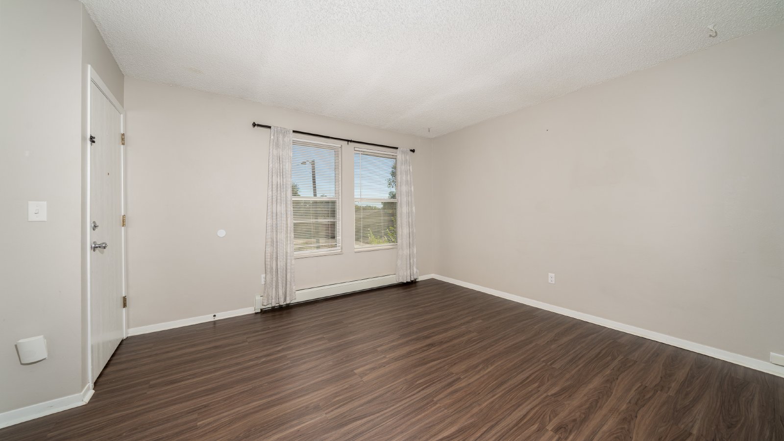 Charming upper level duplex in Knob Hill Neighborhood property image