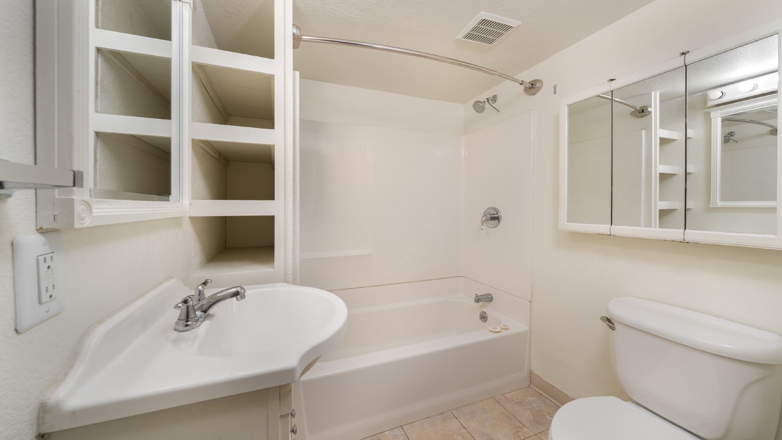 Charming 2-Bedroom Duplex in OCC property image