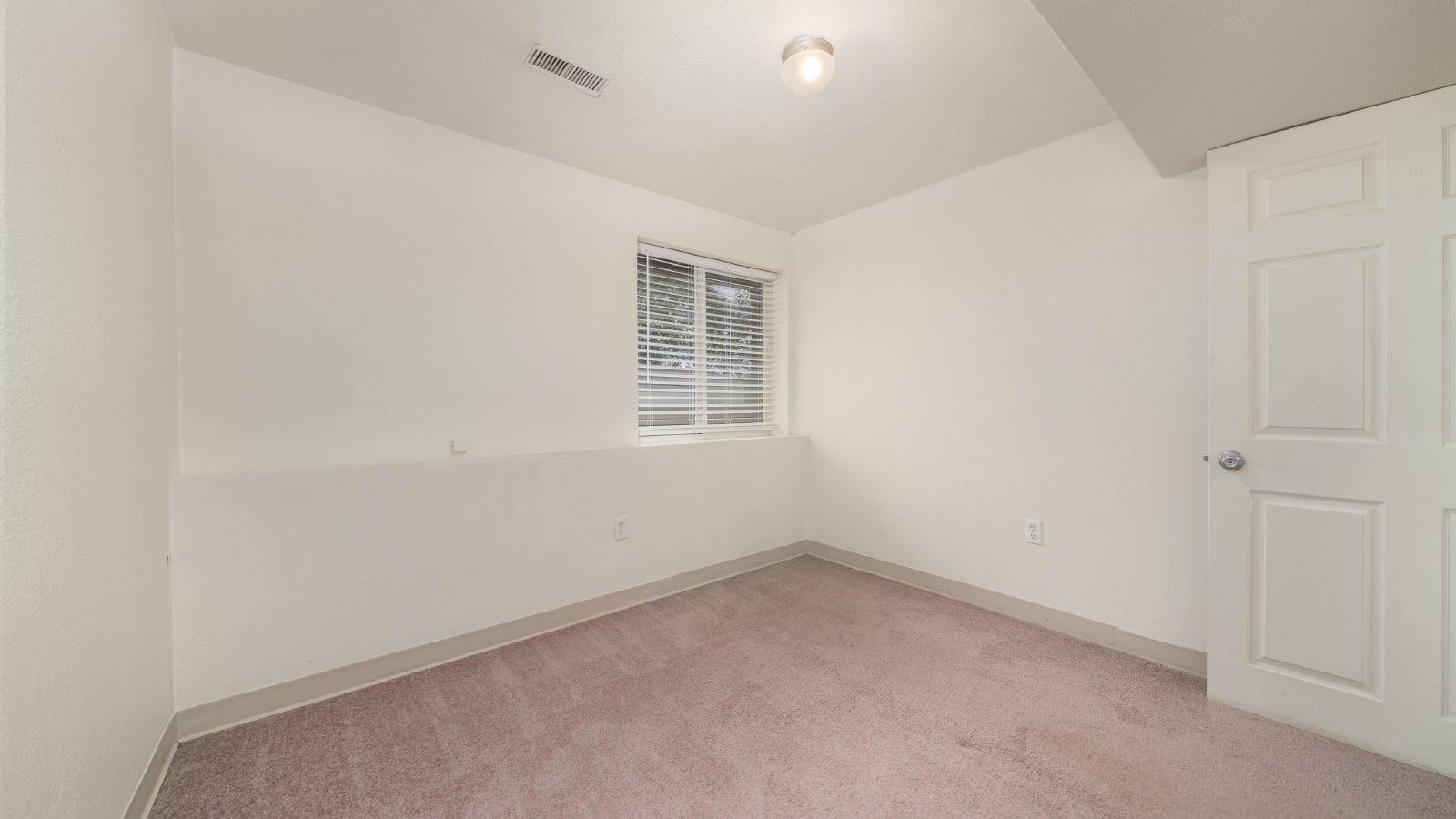 Charming 2-Bedroom Duplex in OCC property image