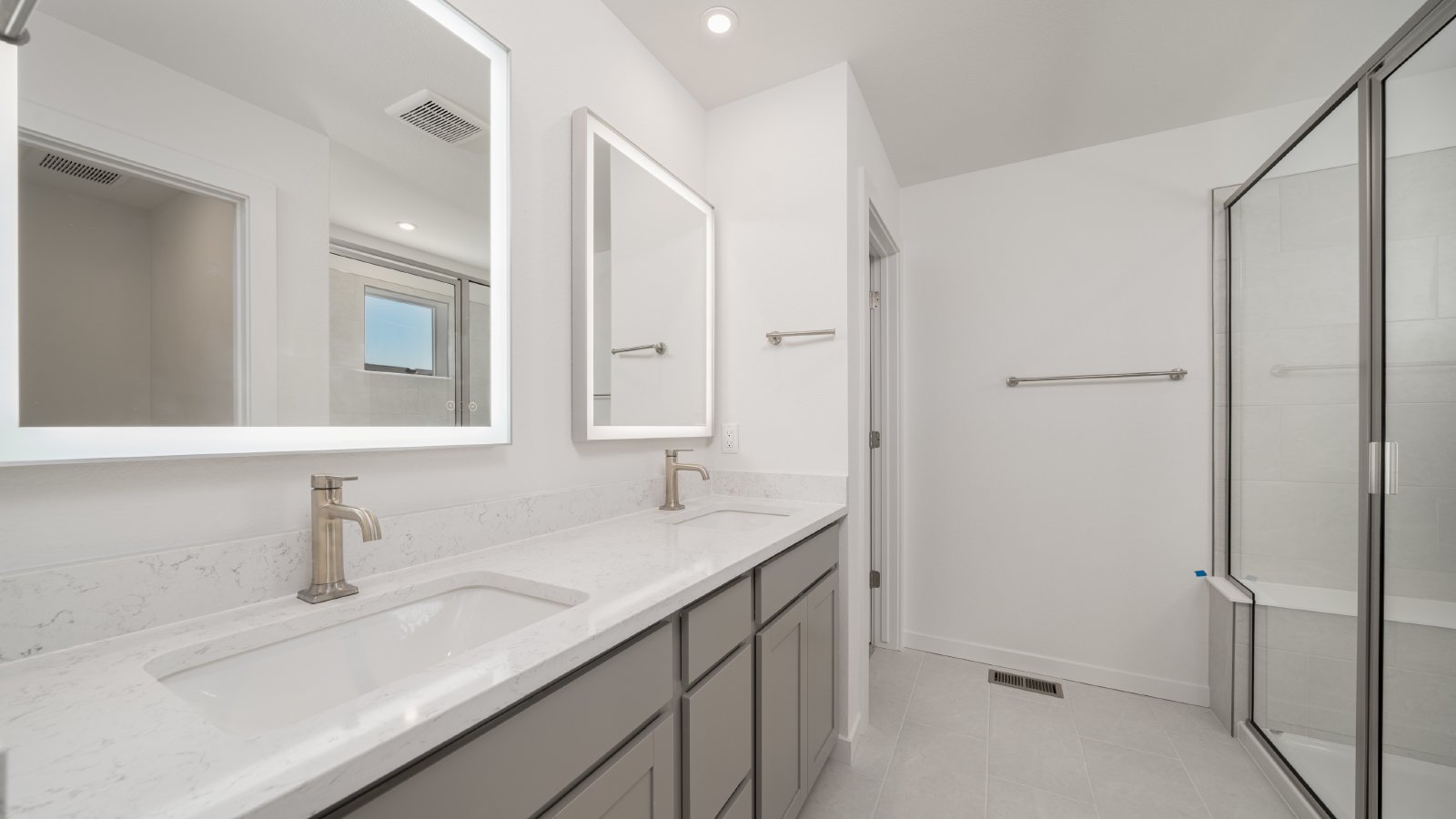 New townhome off of Interquest with a 2 car garage property image