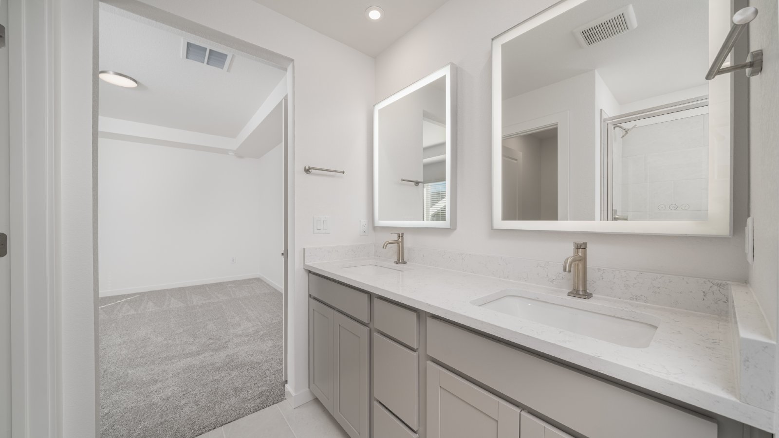 New townhome off of Interquest with a 2 car garage property image