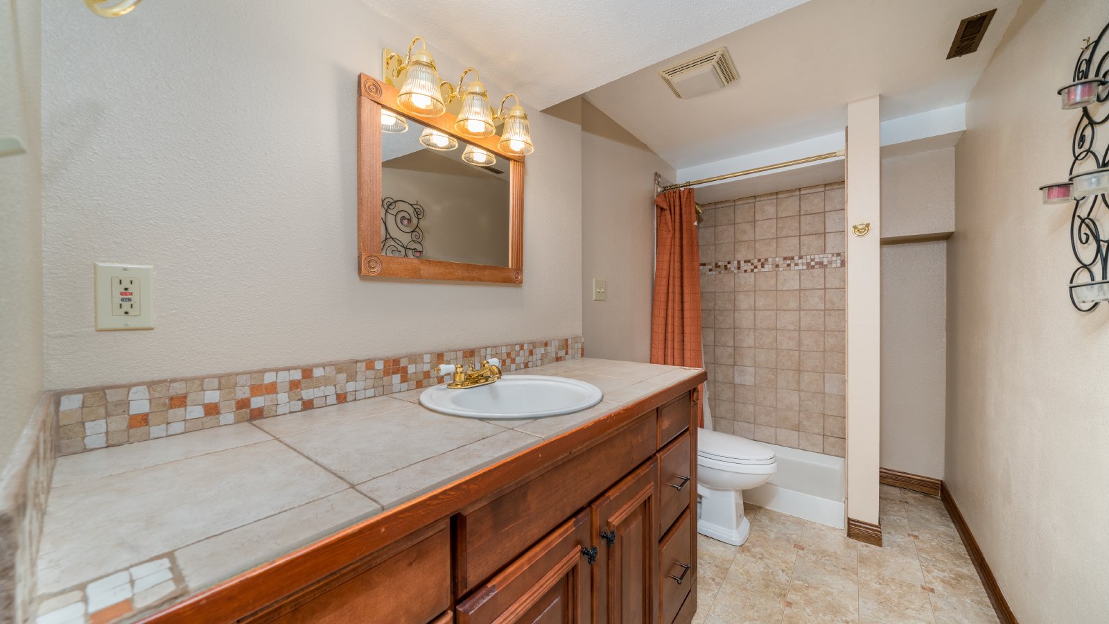 5 Bedroom 3.5 Bath Home in Discovery @ Rockrimmon property image