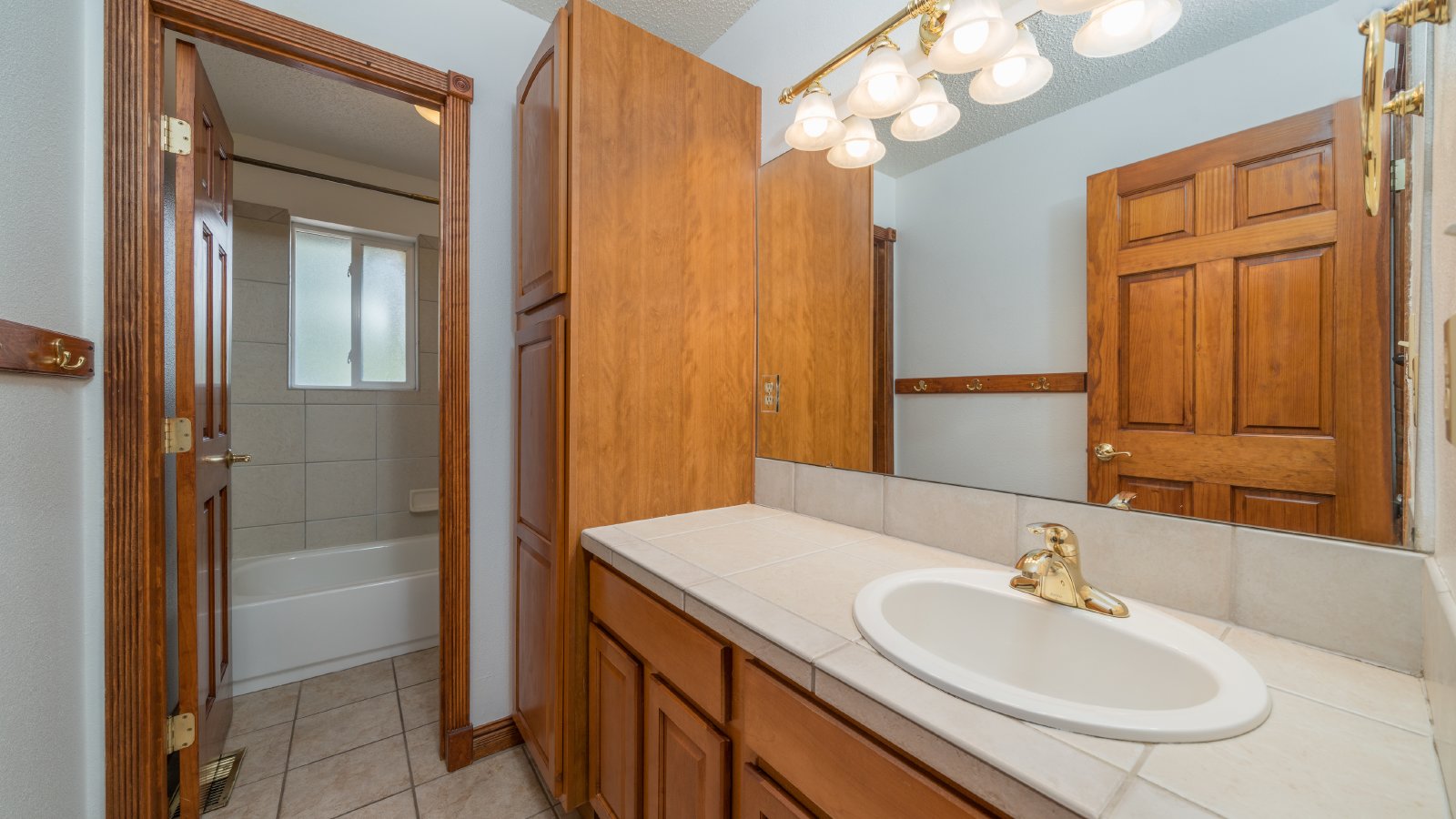 5 Bedroom 3.5 Bath Home in Discovery @ Rockrimmon property image