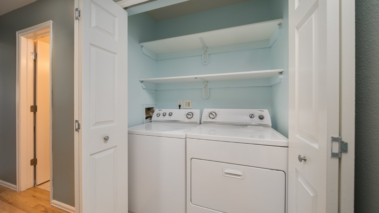 Cute Updated Townhome Near the Powers Corridor property image