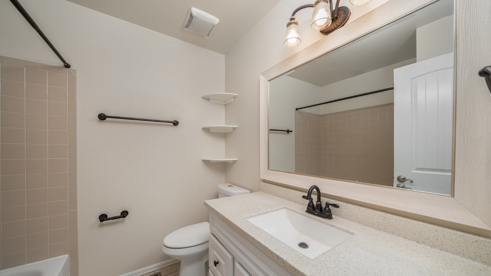 Cute Updated Townhome Near the Powers Corridor property image