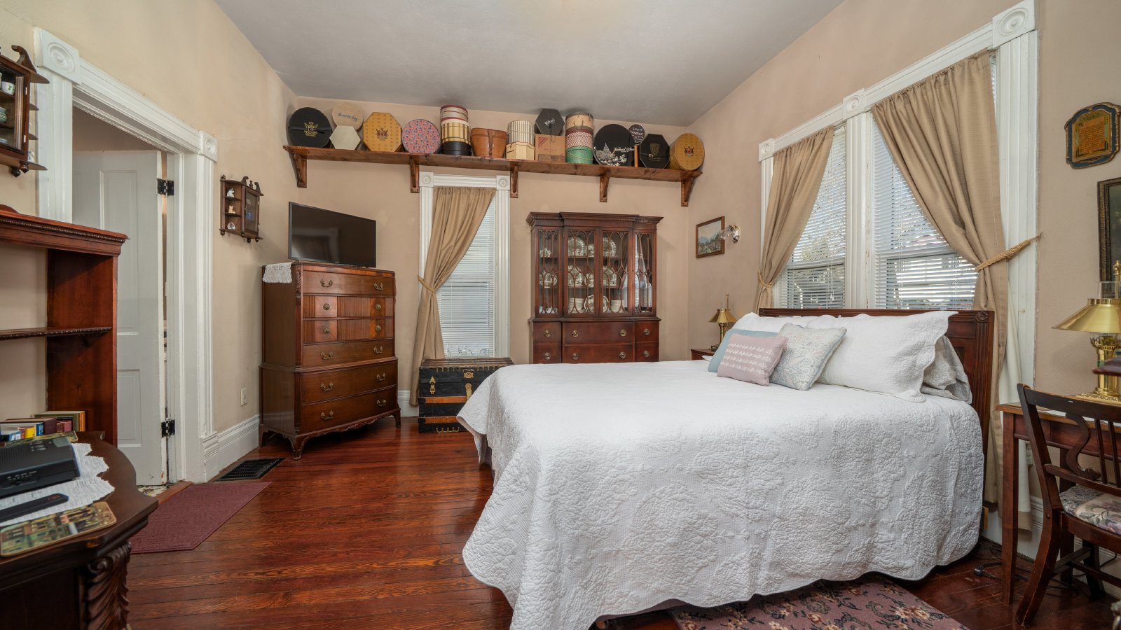 Fully Furnished One Bedroom Unit in OCC property image