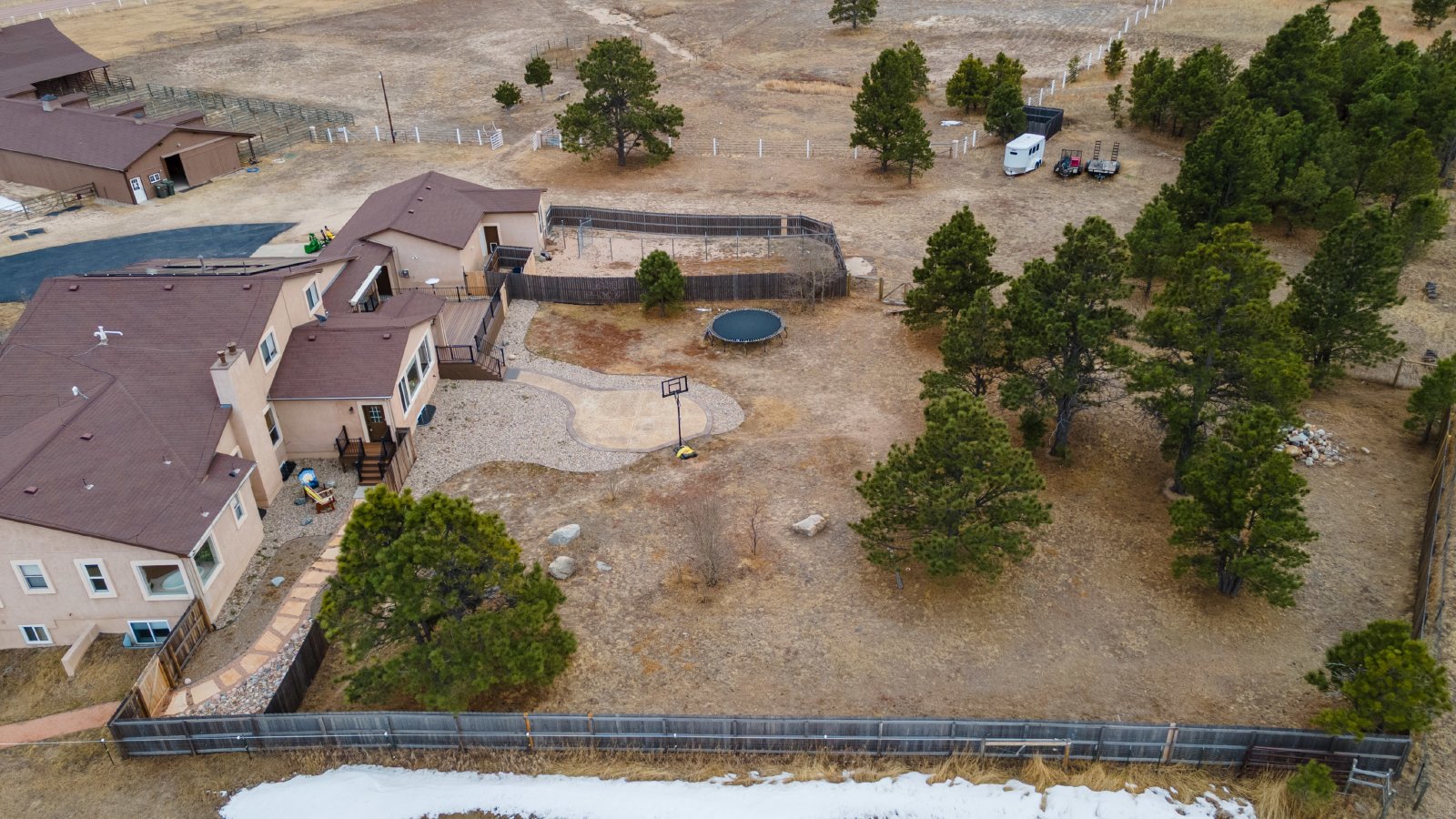 Country Living on 13.5 Acres property image