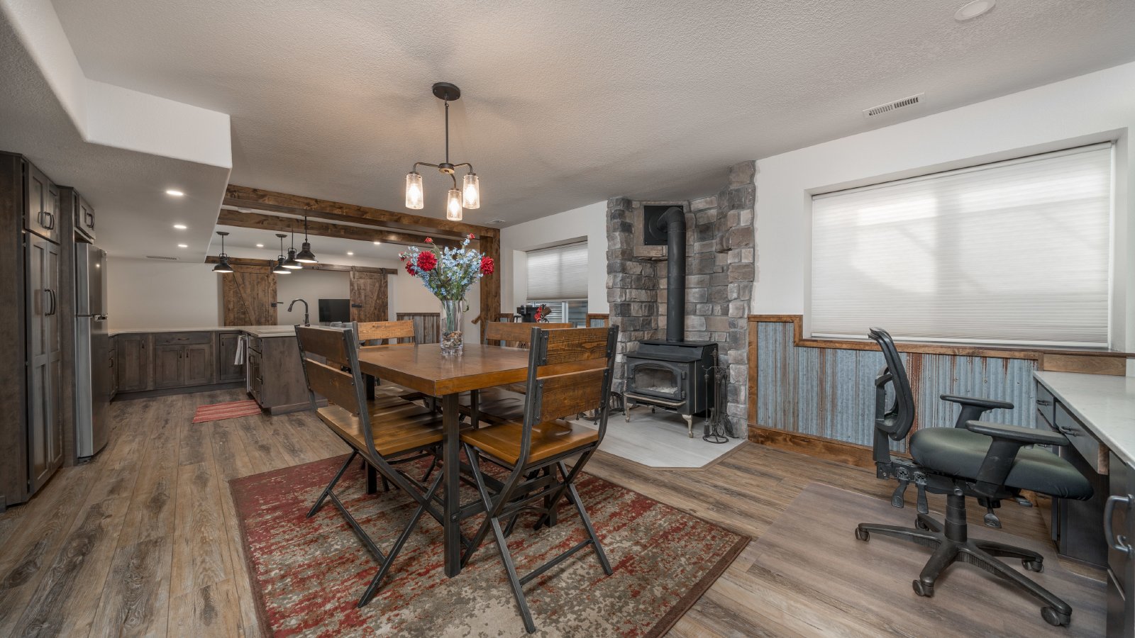 Country Living on 13.5 Acres property image