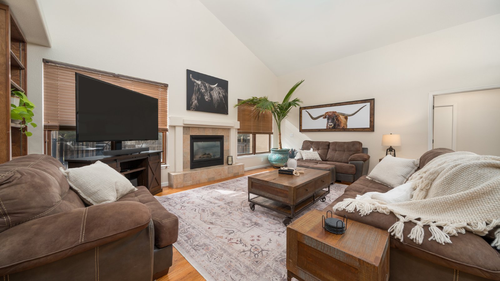 Country Living on 13.5 Acres property image