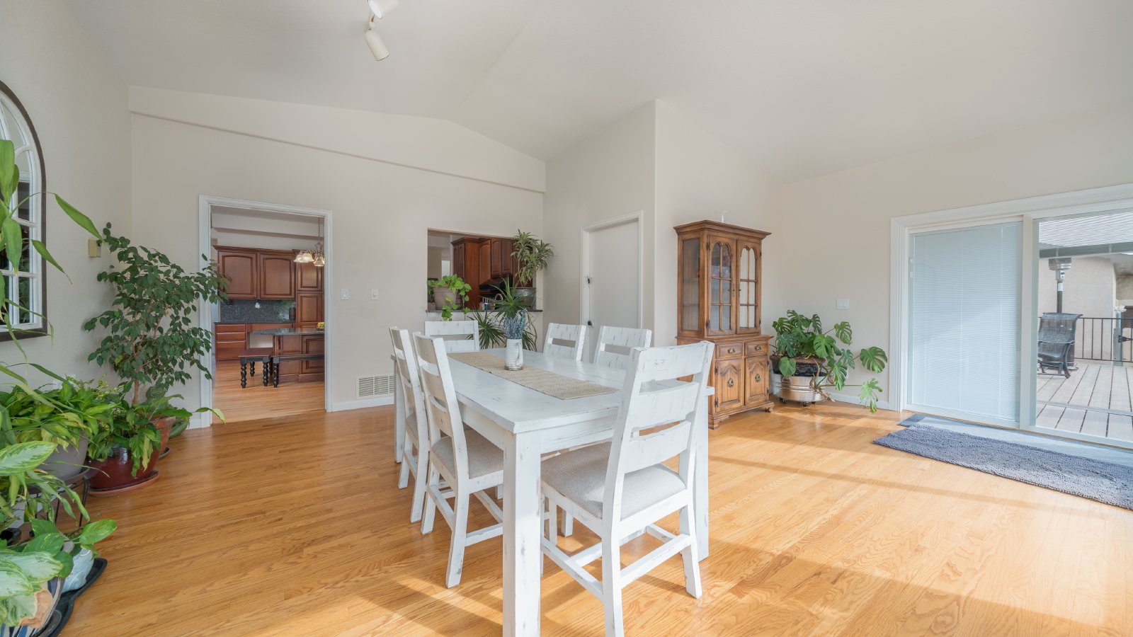 Country Living on 13.5 Acres property image