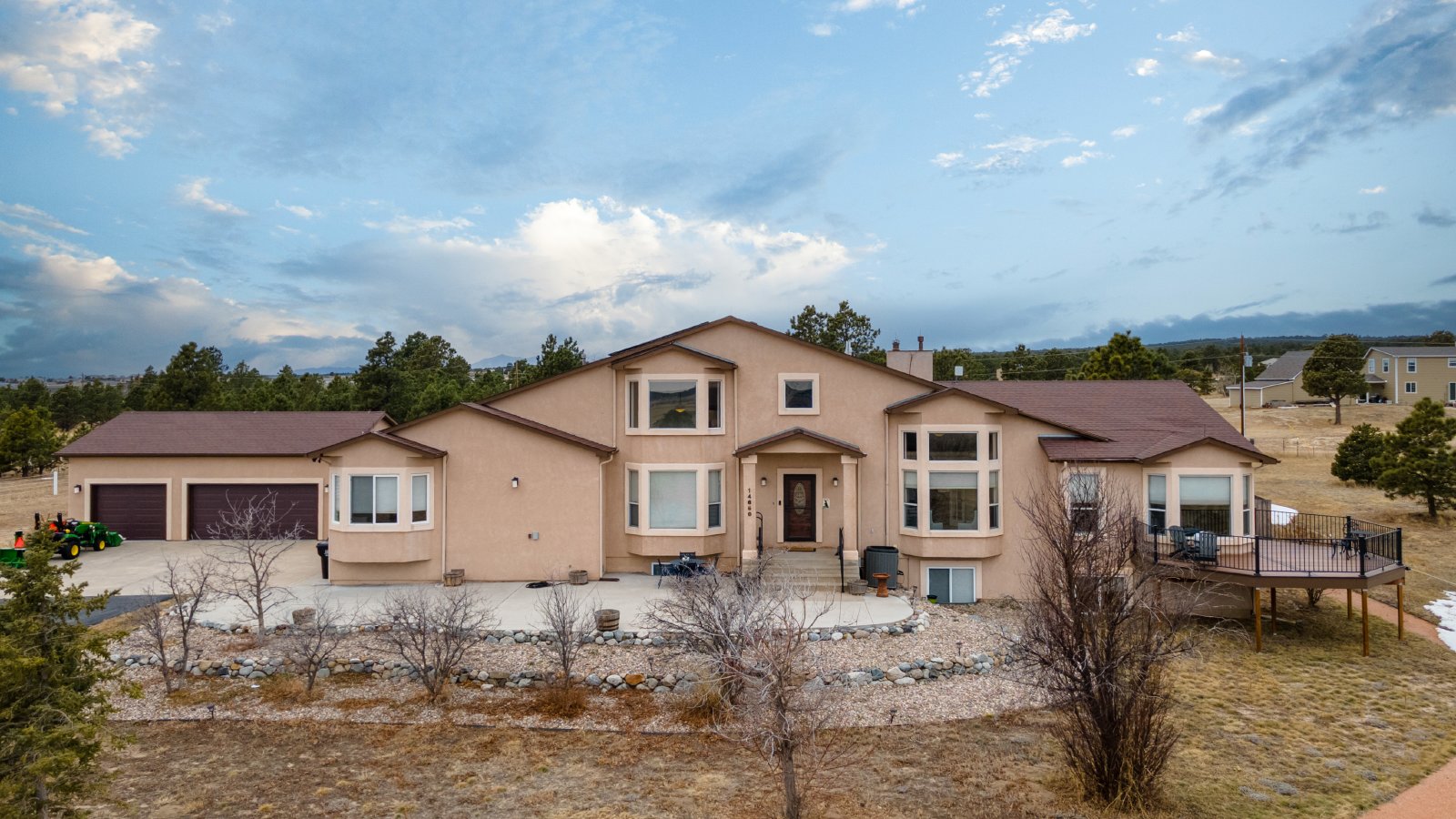 Country Living on 13.5 Acres property image