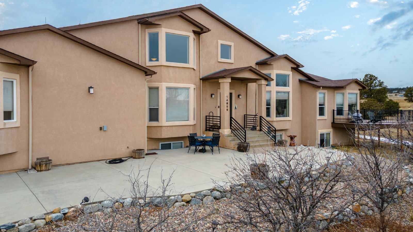 Country Living on 13.5 Acres property image