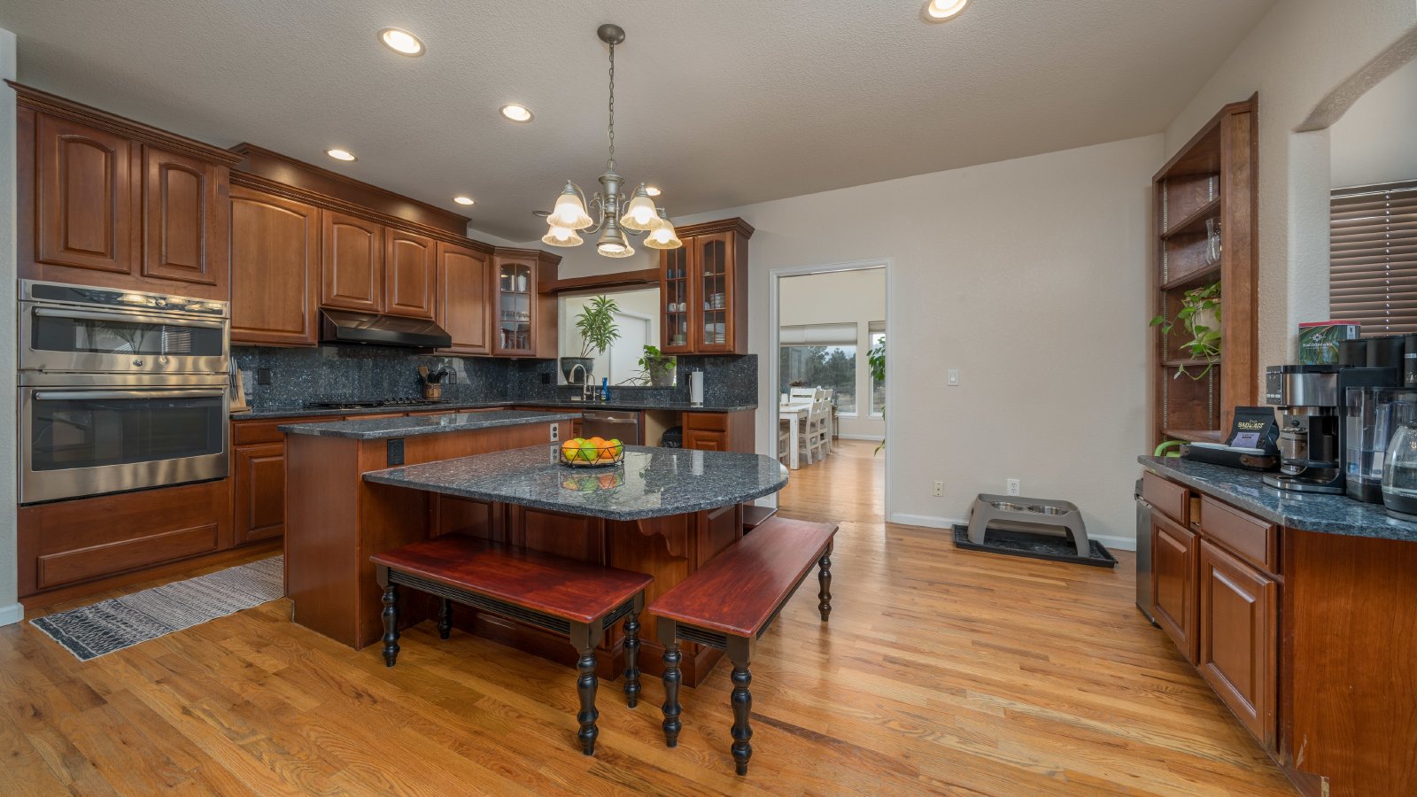 Country Living on 13.5 Acres property image