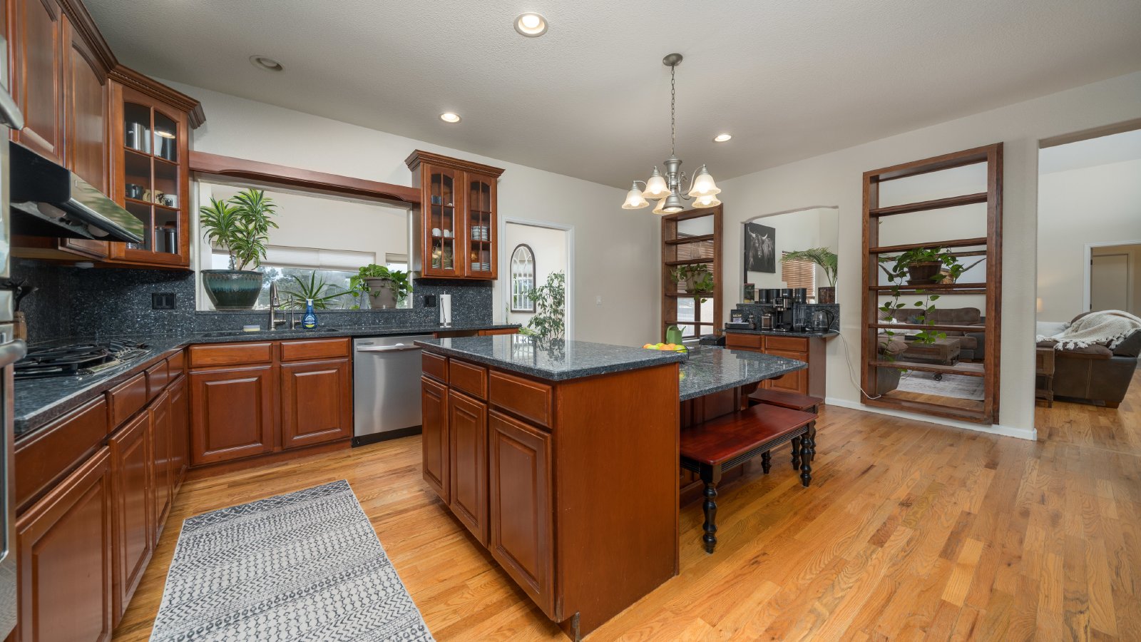 Country Living on 13.5 Acres property image