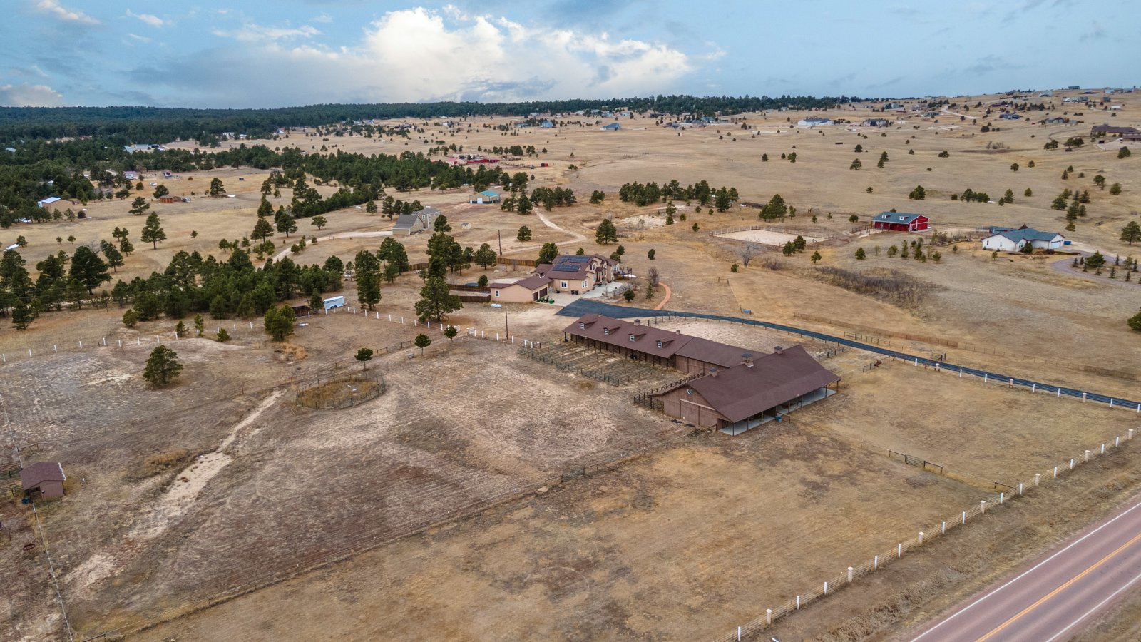 Country Living on 13.5 Acres property image