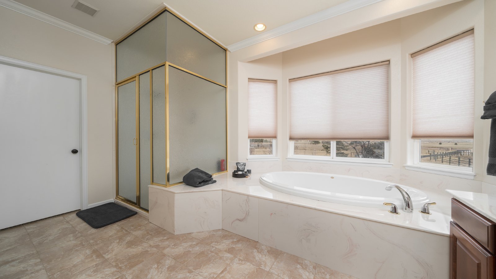 Country Living on 13.5 Acres property image