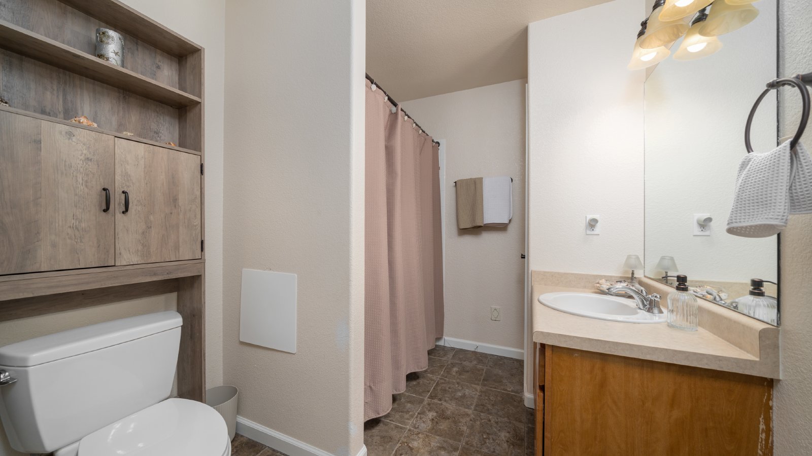 Country Living on 13.5 Acres property image