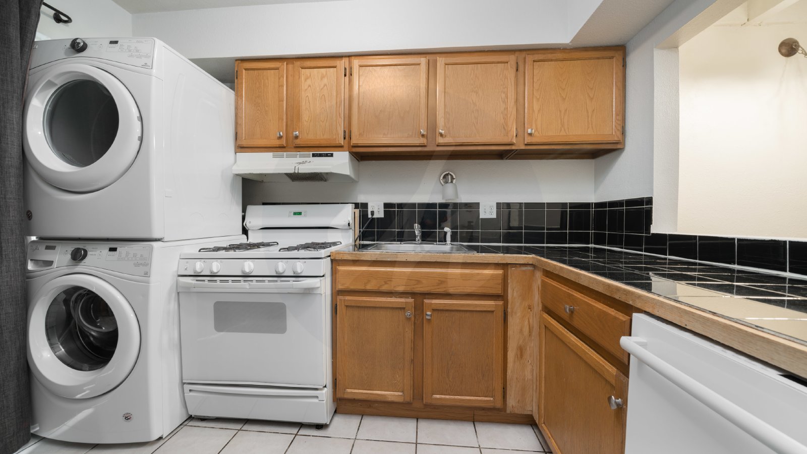Two bedroom Condo Near Palmer Park with AC property image
