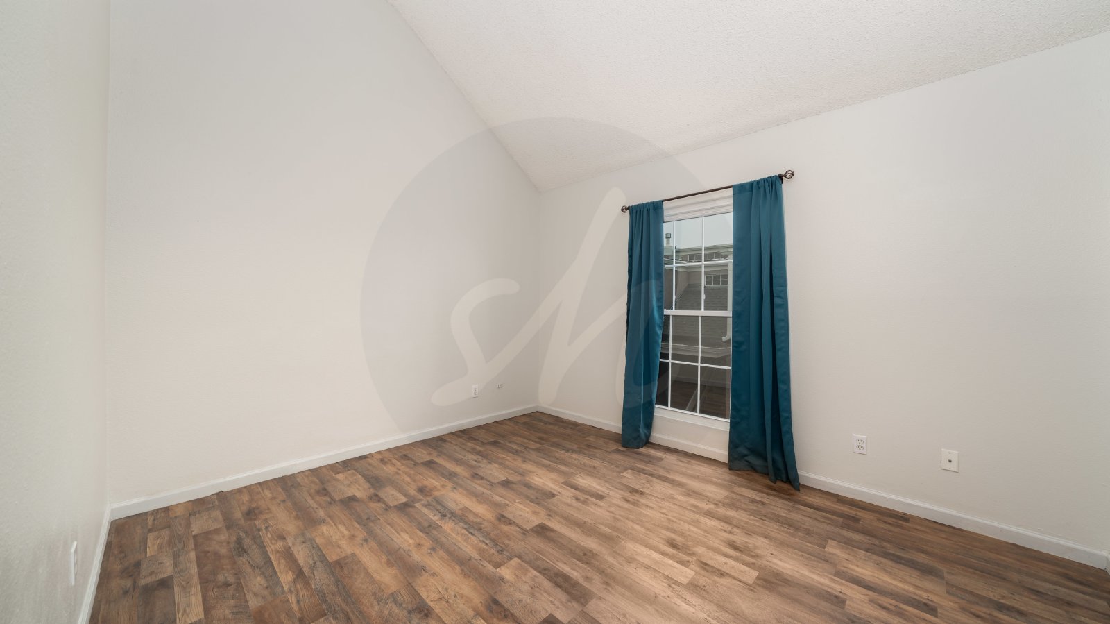 Two bedroom Condo Near Palmer Park with AC property image