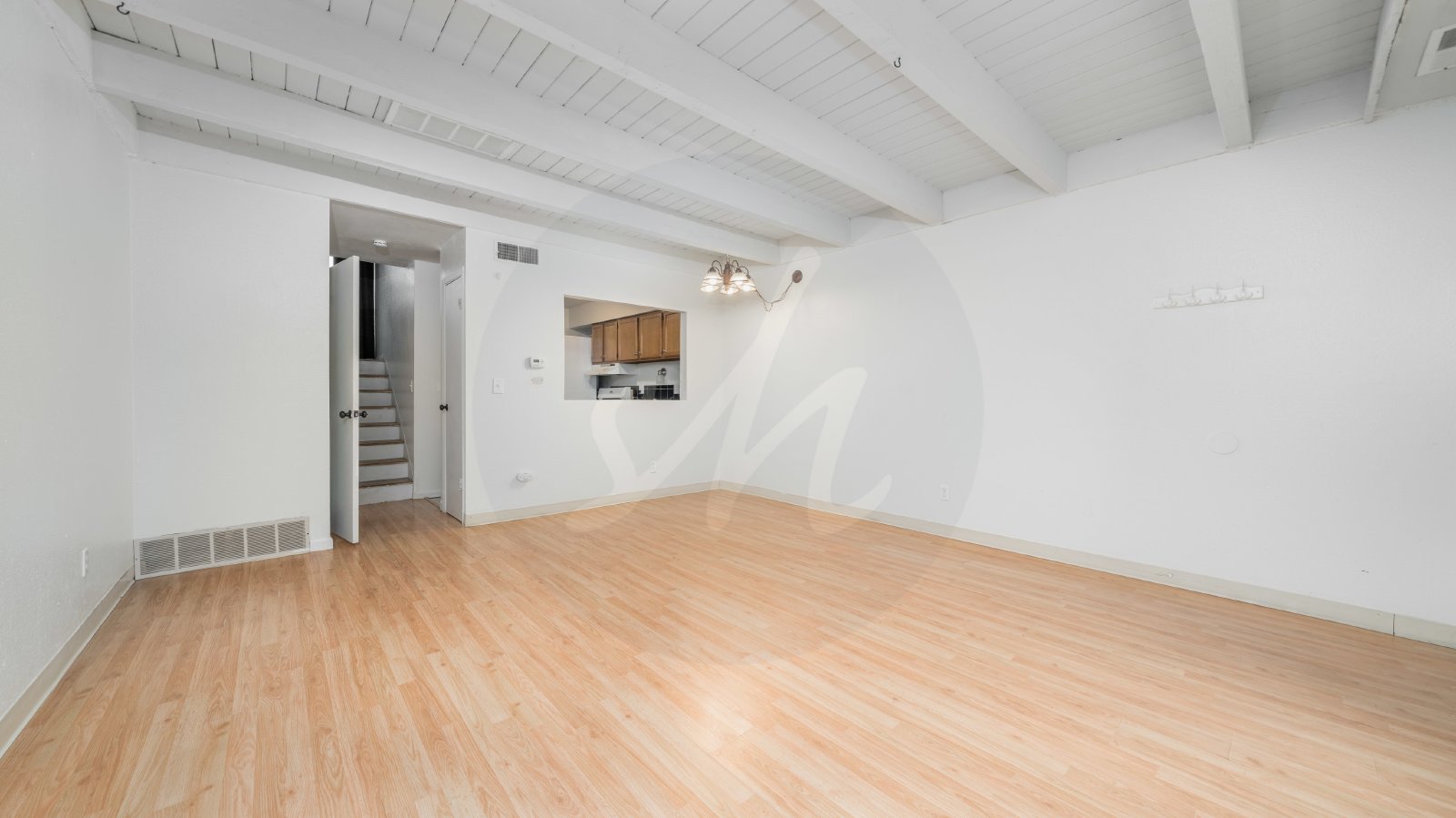 Two bedroom Condo Near Palmer Park with AC property image