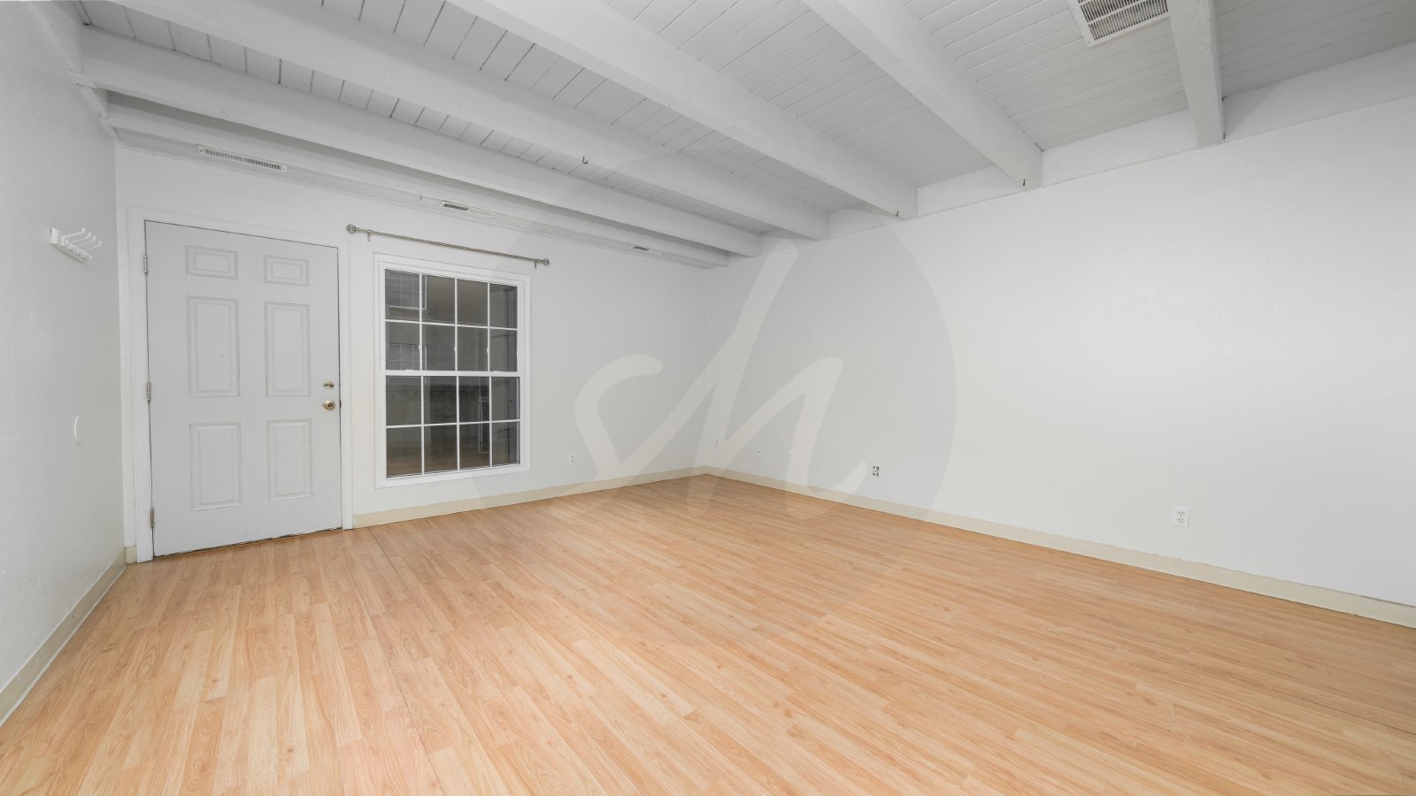 Two bedroom Condo Near Palmer Park with AC property image